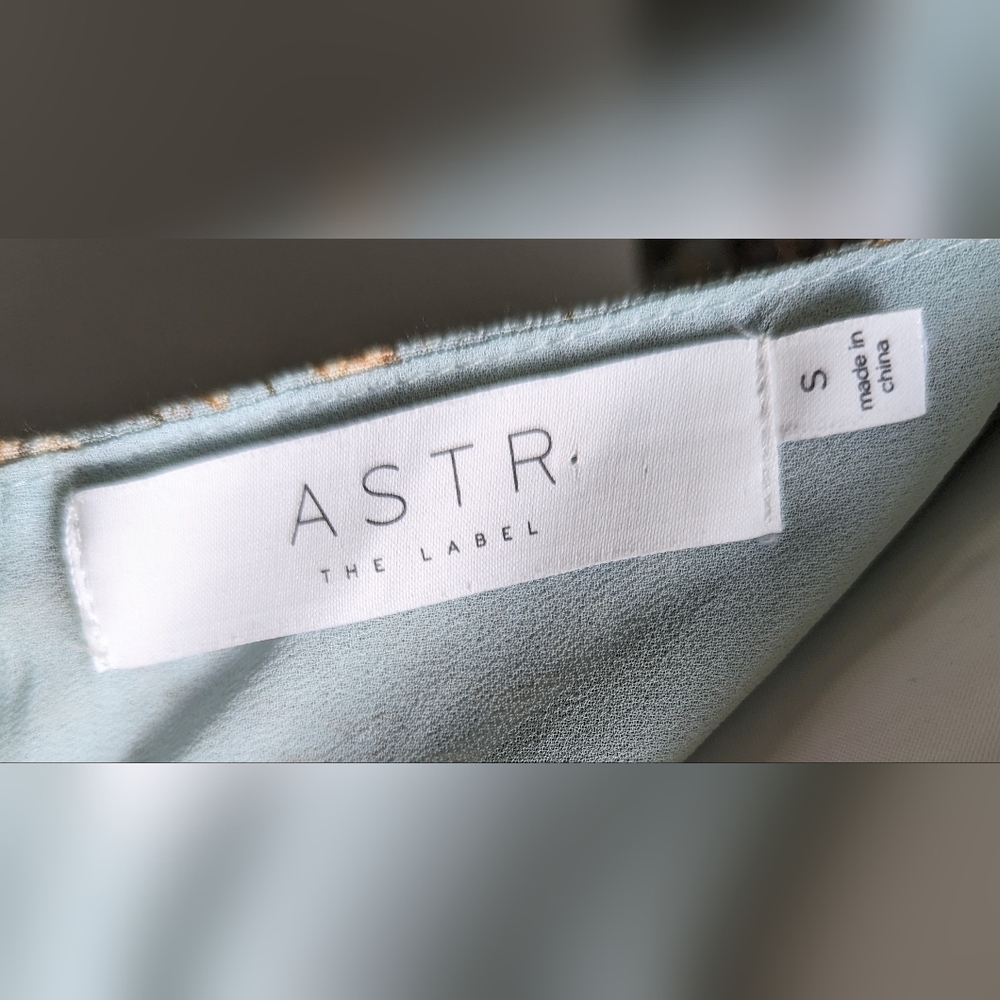 ASTR The Label Blue Ditsy Floral Puff Sleeve Crop Top Size S - Picture 4 of 10